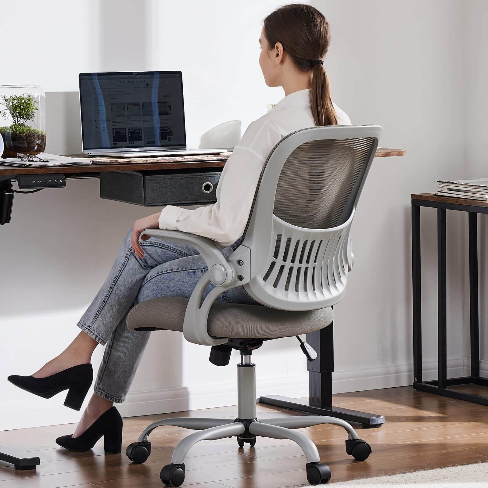 Ergonomic Mesh Office Chair with Flip-up Armrests and Lumbar Support